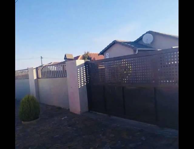 3 BEDROOM PROPERTY TO RENT IN PROTEA GLEN